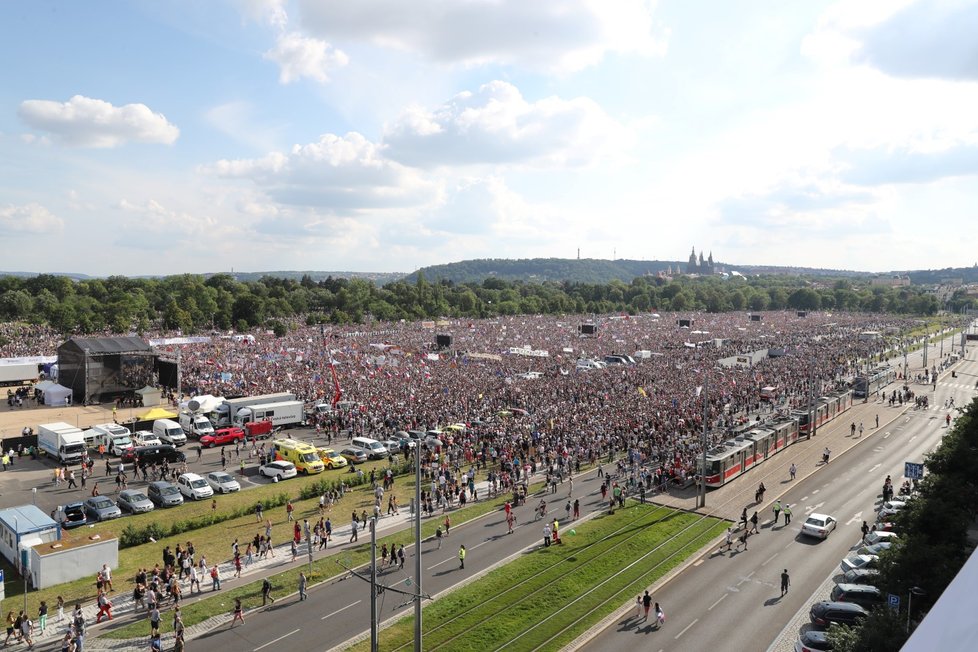 Demonstrace proti premiérovi Andreji Babišovi na Letné (23. 6. 2019)