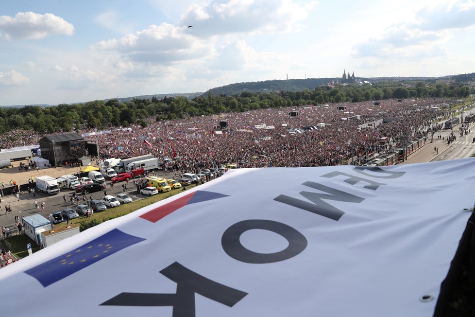 Demonstrace proti premiérovi Andreji Babišovi na Letné (23. 6. 2019)