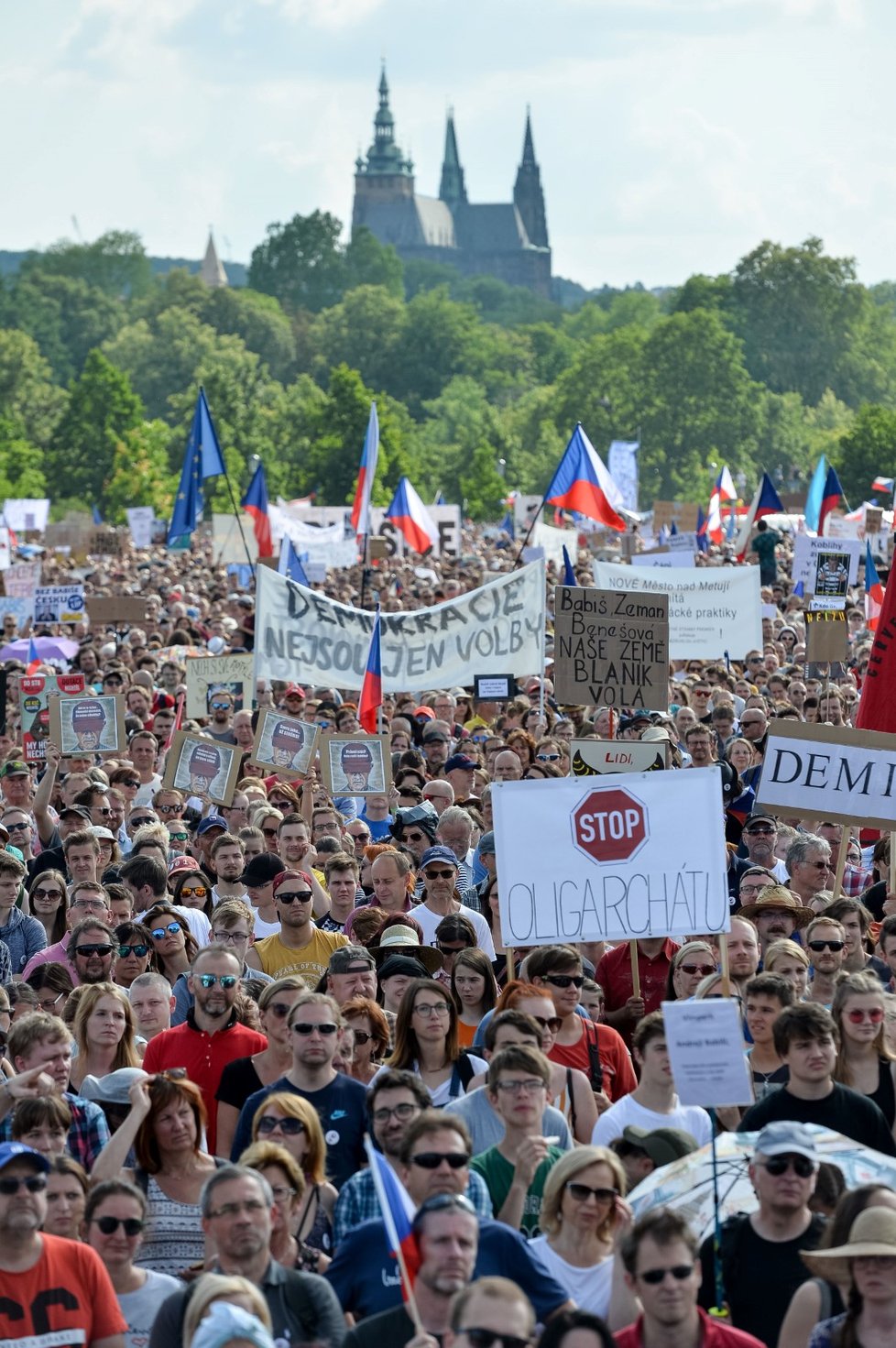 Účastníci demonstrace na Letné (23. 6. 2019)