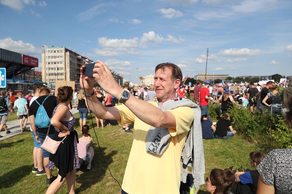 Účastníci demonstrace na Letné (23. 6. 2019)