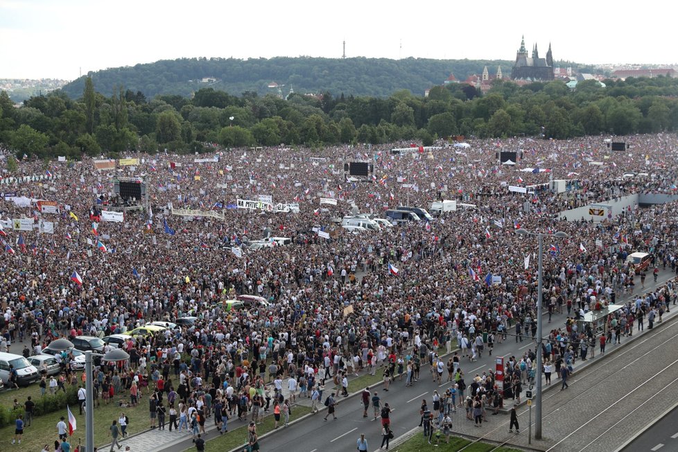 Červnová demonstrace na Letné (23. 6. 2019)