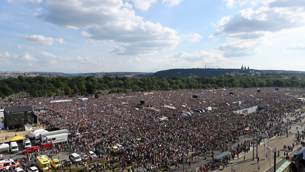 Demonstrace proti premiérovi Andreji Babišovi na Letné (23. 6. 2019)