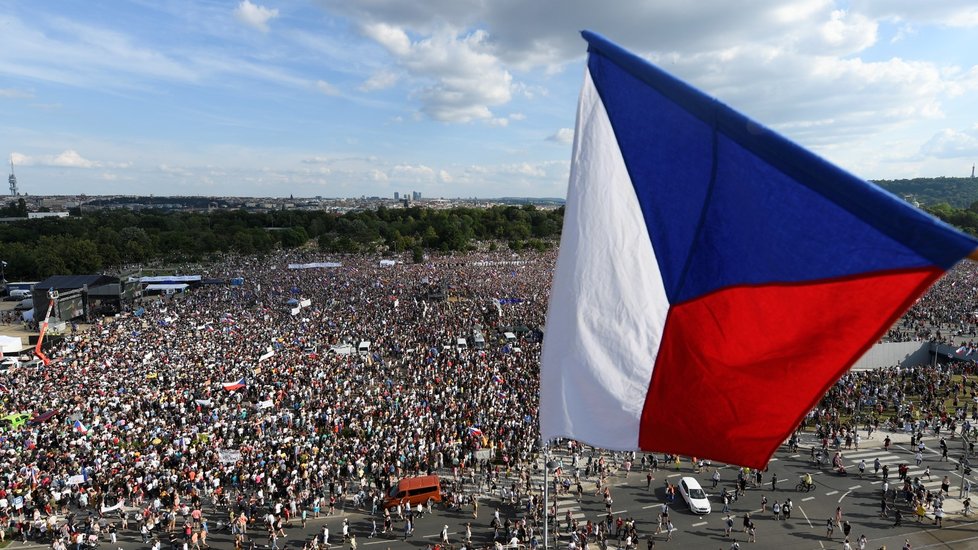 Demonstrace proti premiérovi Andreji Babišovi na Letné (23. 6. 2019)