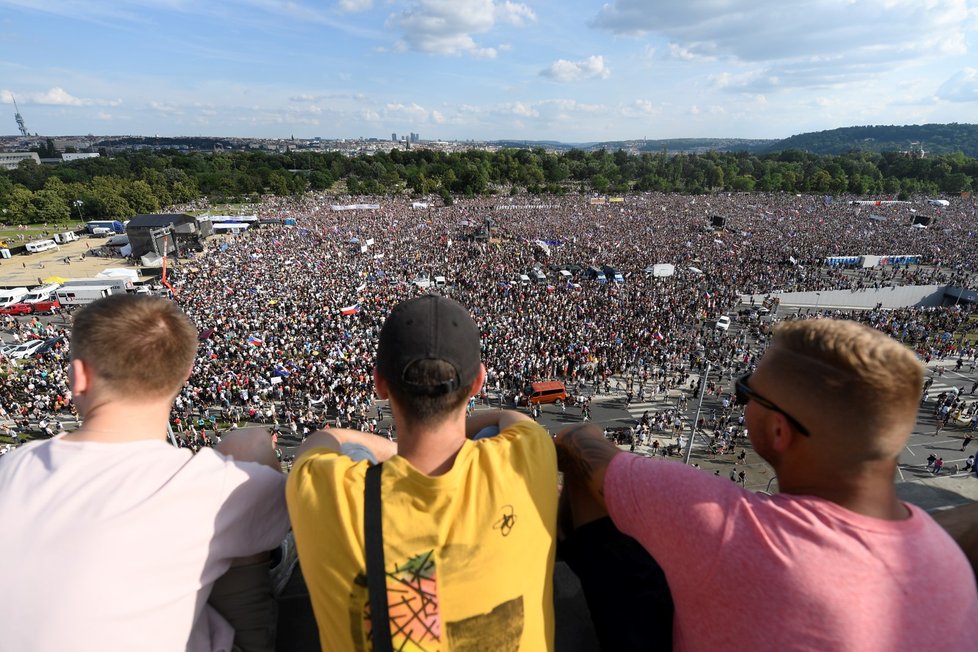 Demonstrace proti premiérovi Andreji Babišovi na Letné (23. 6. 2019)