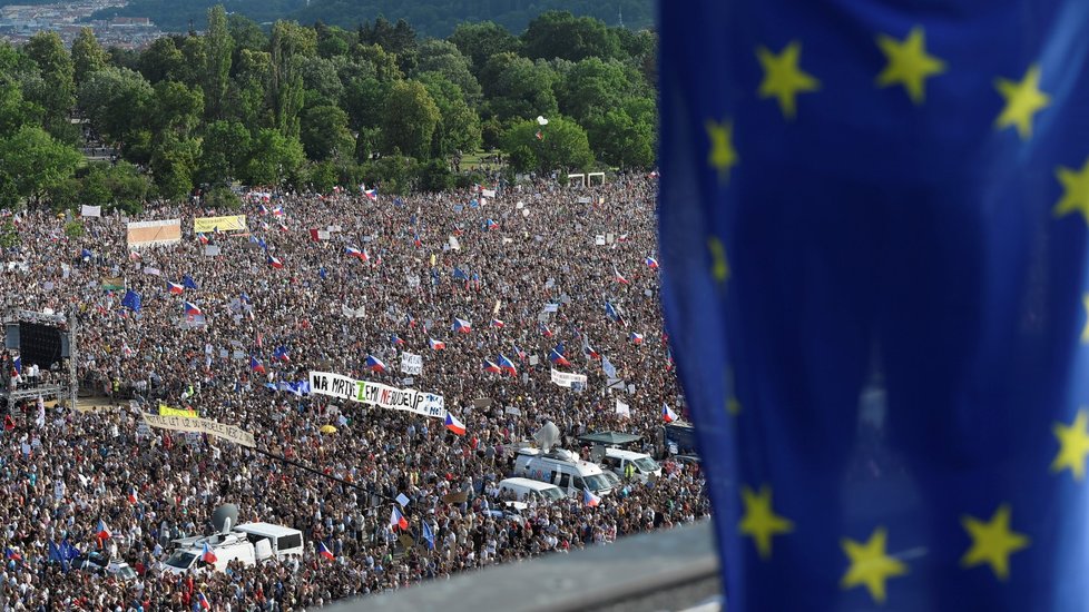 Demonstrace proti premiérovi Andreji Babišovi na Letné (23. 6. 2019)