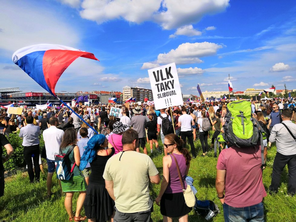 Demonstrace proti premiérovi Andreji Babišovi na Letné (23. 6. 2019)