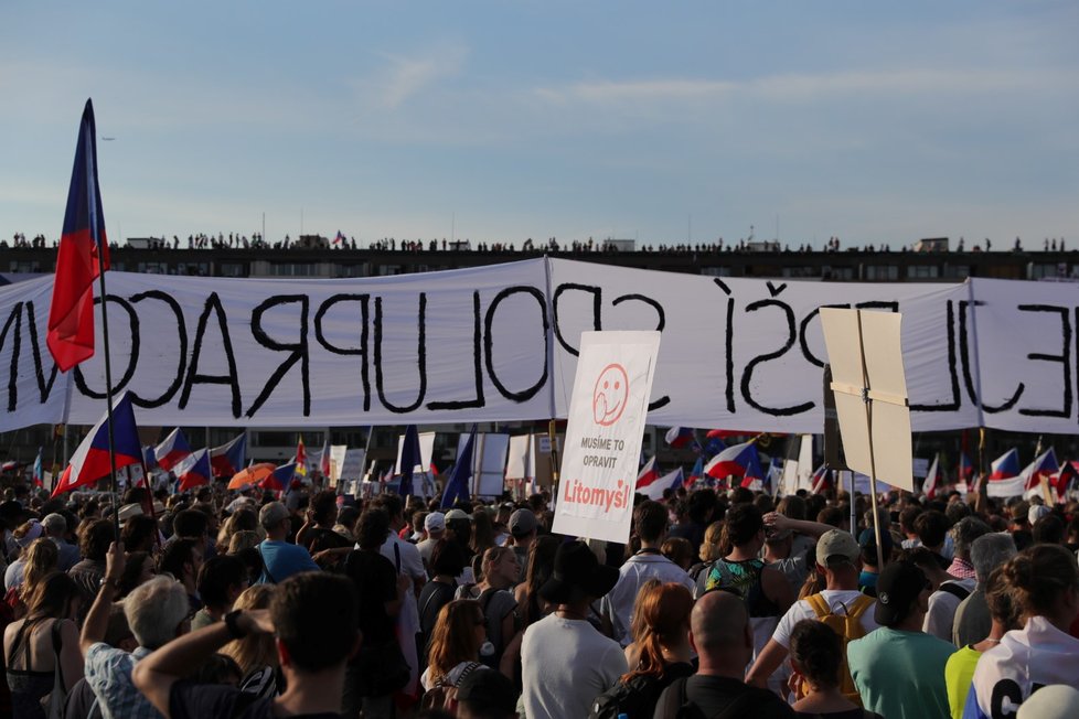 Demonstrace za nezávislost justice a lepší vládu na Letné (23. 6. 2019)