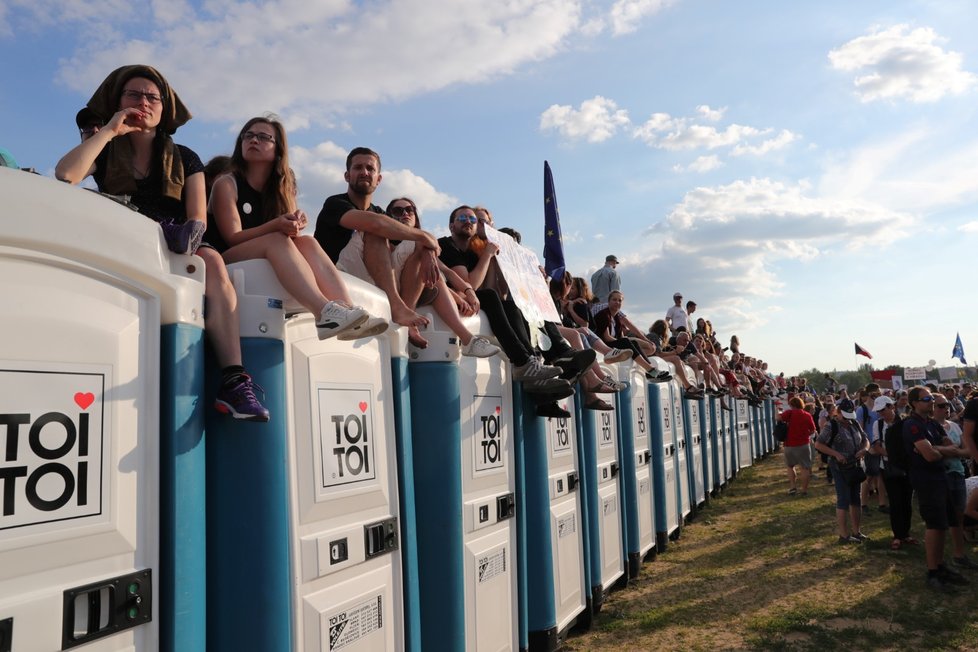 Červnová demonstrace na Letné (23. 6. 2019)