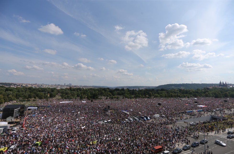 Demonstrace za nezávislost justice a lepší vládu na Letné (23. 6. 2019)