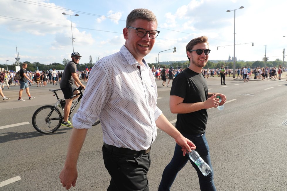 Na letenské demonstraci nechyběl ani předseda TOP 09 Jiří Pospíšil (23. 6. 2019)