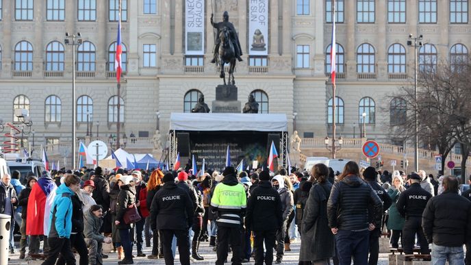 Demonstrace proti lockdownu, Václavské náměstí, Praha, 31. ledna.