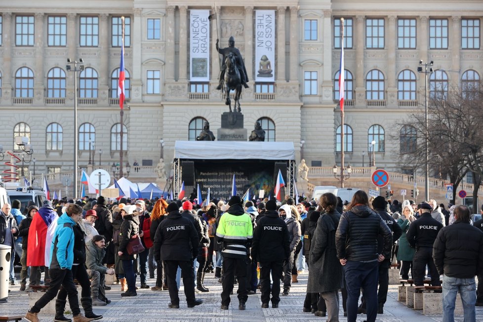 Demonstrace proti lockdownu, Václavské náměstí, Praha, 31. ledna.