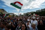 Tisíce Maďarů ve východomaďarském Debrecínu protestovaly proti vládě, 5. 5. 2024.