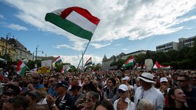 Tisíce Maďarů ve východomaďarském Debrecínu protestovaly proti vládě, 5. 5. 2024