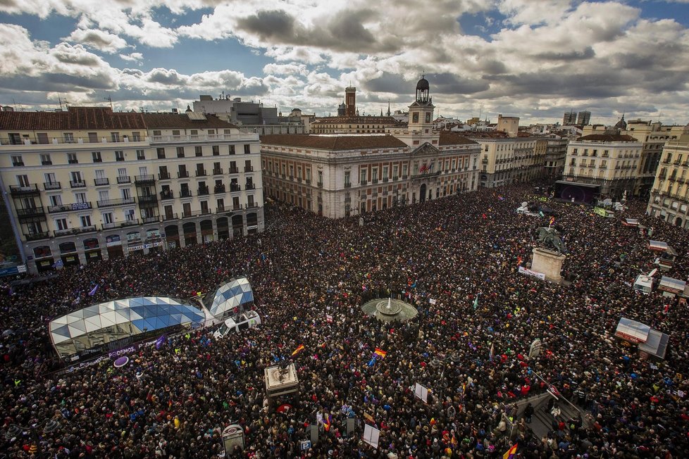 Na podporu levicové strany Podemos (Můžeme) demonstrovaly v Madridu stovky tisíc lidí.