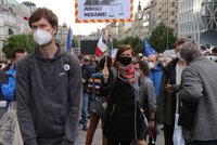 Další protest v centru Prahy: „Udavači StB, stydíme se za tebe“, adresovali Babišovi