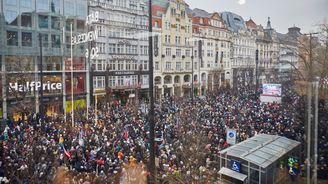 V Praze demonstrovalo přes 80 tisíc lidí, Pavla podpořila Čvančarová či Orko Vácha. Podívejte se na záznam V Praze demonstrovalo přes 80 tisíc lidí, Pavla podpořila Čvančarová či Orko Vácha. Podívejte se na záznam