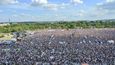 Čtvrt milionu lidí na Letné. Obří demonstrace proti Andreji Babišovi zaplnila celou pláň