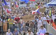 Čtvrt milionu lidí na Letné. Obří demonstrace proti Andreji Babišovi zaplnila celou pláň