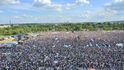 Čtvrt milionu lidí na Letné. Obří demonstrace proti Andreji Babišovi zaplnila celou pláň