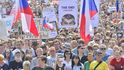 Čtvrt milionu lidí na Letné. Obří demonstrace proti Andreji Babišovi zaplnila celou pláň