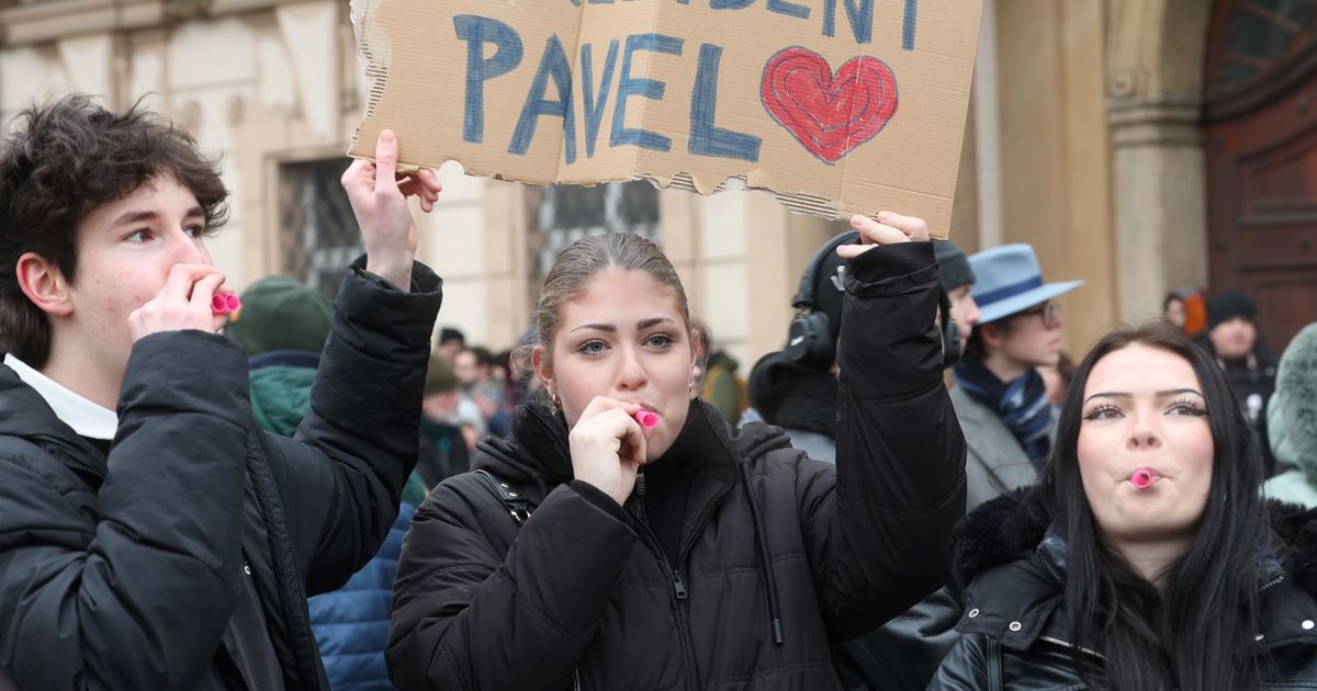 Manifestaciones en apoyo a Pavel en Praga: el presidente agradeció su apoyo