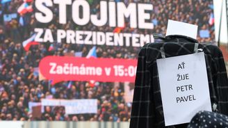 GALERIE: Lidé se shromáždili na podporu prezidenta Pavla, zaplnili Staroměstské náměstí GALERIE: Lidé se shromáždili na podporu prezidenta Pavla, zaplnili Staroměstské náměstí