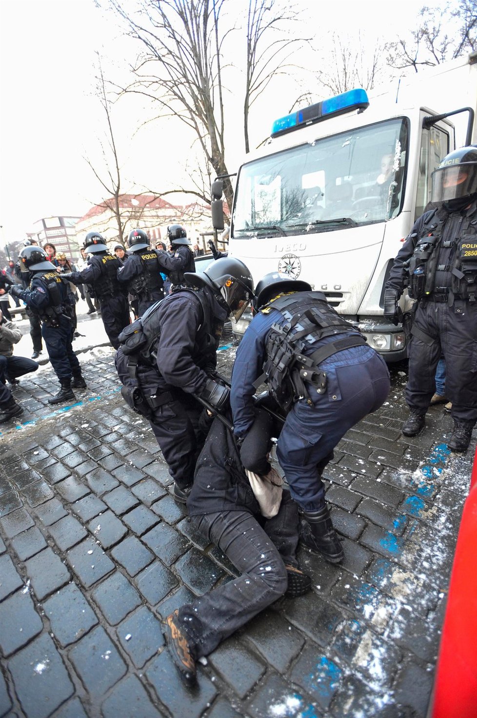 Policie zadržela nejméně 13 lidí