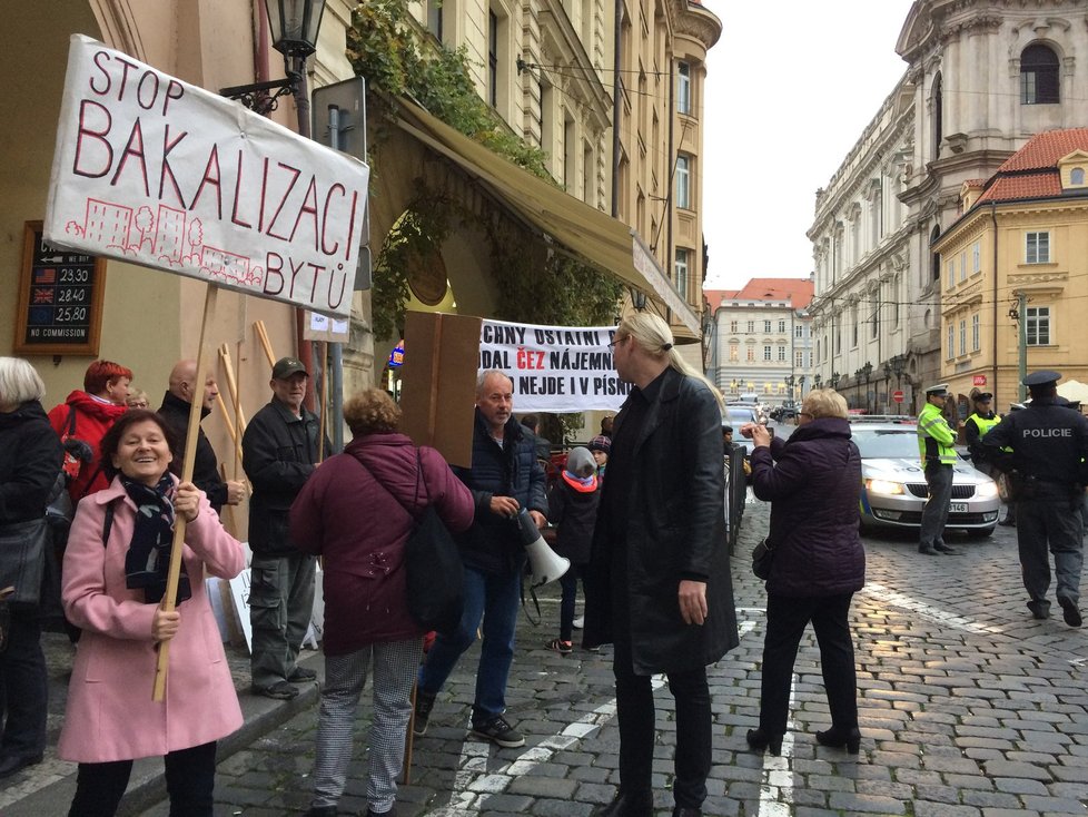 Obyvatelé sídliště Písnice a ulice Bělocerkevské za své byty už několikrát demonstrovali.