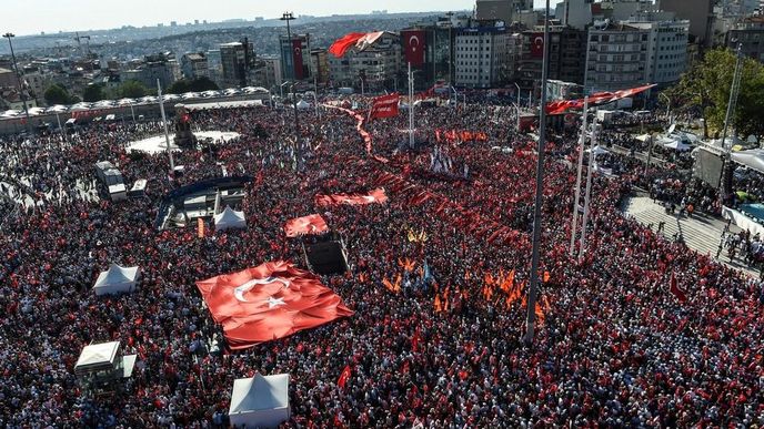Demonstrace na podporu demokracie v Istanbulu