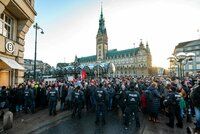 Desetitisíce Němců protestují proti straně AfD. Vadí jim tajný plán na odsud uprchlíků