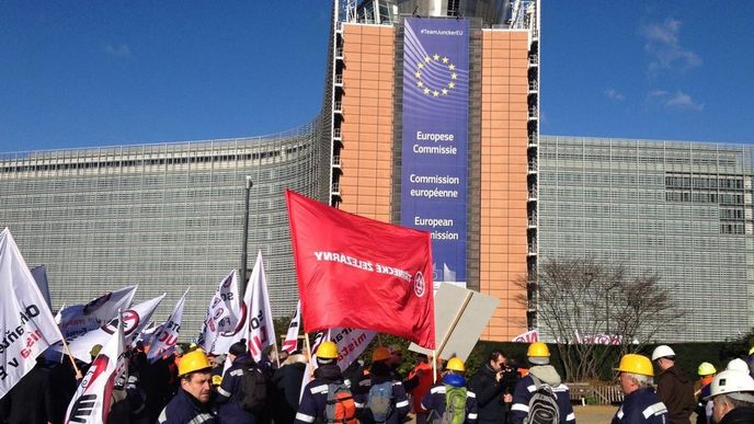 Demonstrace ocelářů v Bruselu (15. února 2016)