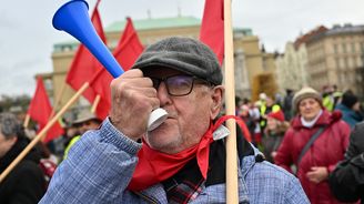Česko má jeden z nejdražších dluhů v Evropě. Hůř je na tom jen čtveřice zemí Česko má jeden z nejdražších dluhů v Evropě. Hůř je na tom jen čtveřice zemí