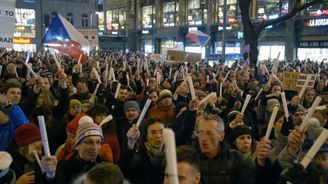 Zeman „sjednotitel“: Na Hradě zazpívá Vondráčková s Davidem, v podhradí plánují demonstrovat tisíce lidí