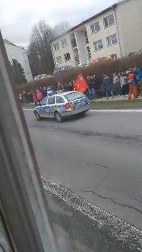 Demonstrace proti romským občanům v obci Dvorce na Bruntálsku