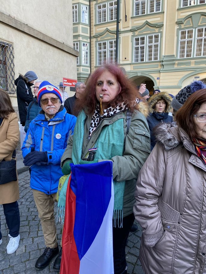 Demonstrace Jiřího Paroubka na Malostranském náměstí 28. února