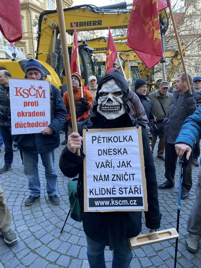 Demonstrace Jiřího Paroubka na Malostranském náměstí 28. února