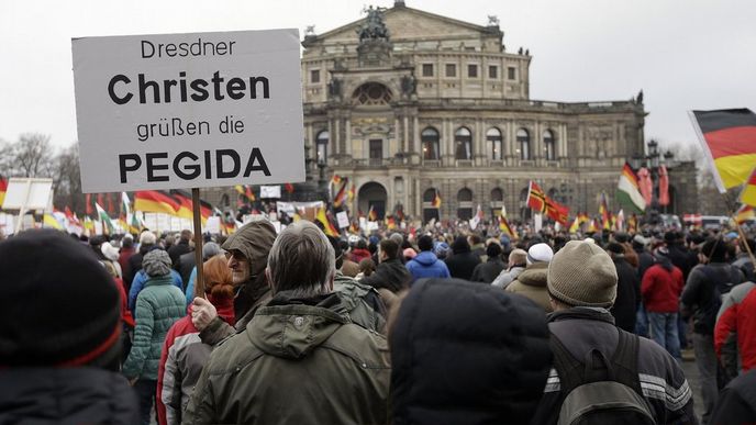 Demonstrace Pegidy v Drážďanech.