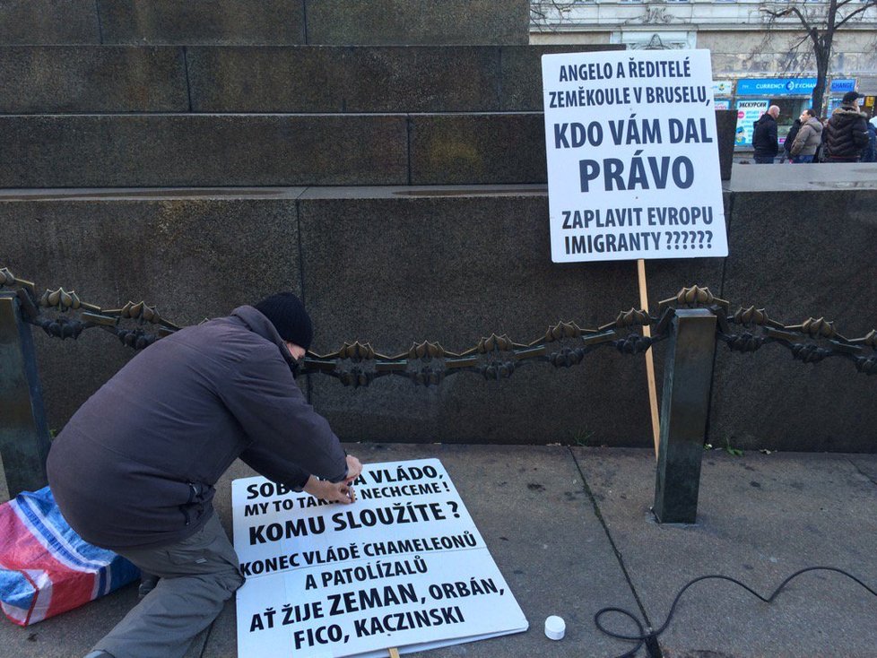 Demonstrace na podporu prezidenta Zemana a proti premiérovi Sobotkovi