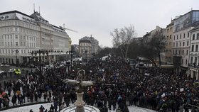 Do ulic Bratislavy vyšly v pátek 2. března tisíce lidí, aby uctily památku zavražděného novináře Jána Kuciaka.