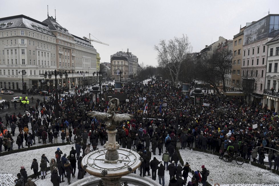 Do ulic Bratislavy vyšly tisíce lidí, aby uctily památku zavražděného novináře Jána Kuciaka.