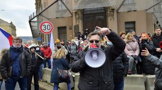 Likvidují nás. Je třeba se ozvat! S tímto heslem dnes vyšli do ulic podnikatelé a živnostníci