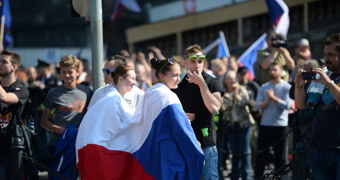 Na Václavském náměstí se střetly názory odpůrců islámu a xenofobie