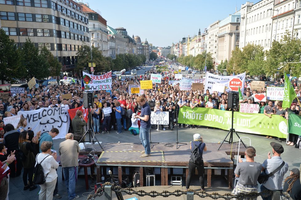 Na Václavském náměstí se střely názory odpůrců islámu a xenofobie.