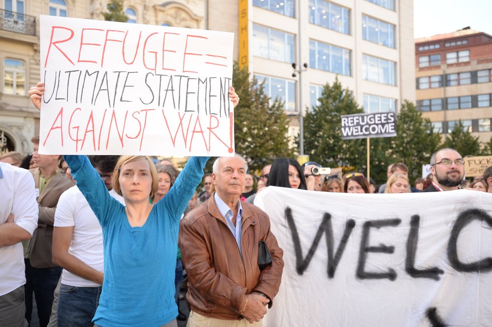 Na Václavském náměstí se střetly názory odpůrců islámu a xenofobie