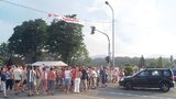 Chodci zablokovali hlavní silniční tah na Slovensko