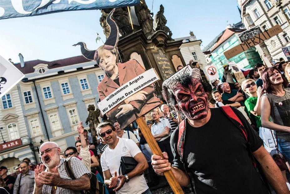 Demonstrace při příležitosti návštěvy Angely Merkelové v Praze
