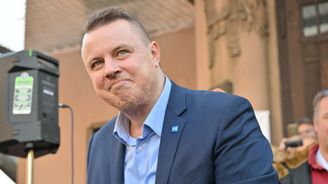 Co je nového u českých „vlastenců“? Naxera obhajuje střelce z Chřibské, Rajchl chce rozdávat facky Co je nového u českých „vlastenců“? Naxera obhajuje střelce z Chřibské, Rajchl chce rozdávat facky