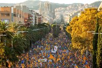 Statisíce Katalánců v Barceloně znovu demonstrují. Chtějí propuštění separatistů