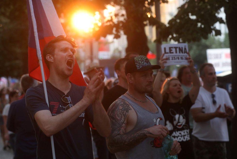 Demonstrace proti premiérovi Andreji Babišovi a ministryni spravedlnosti Marii Benešové se podle odhadů organizátorů účastnilo asi 120 tisíc lidí. (4. 6. 2019)